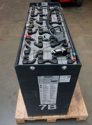 АКБ тяговая hawker 48 v 775 ah